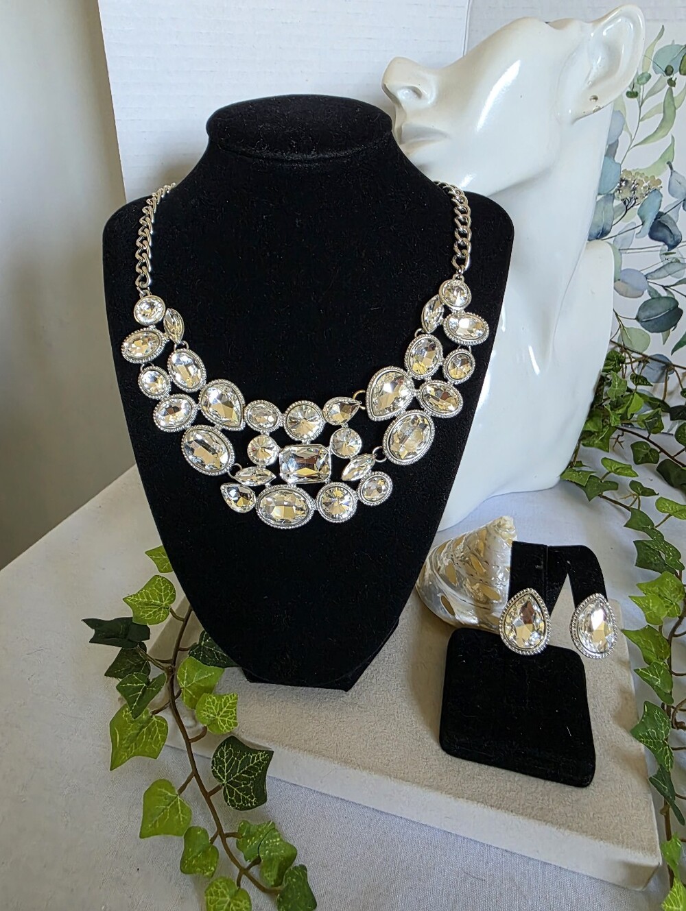 Silver And Clear Rhinestone Statement Bid Necklace And Earrings Set